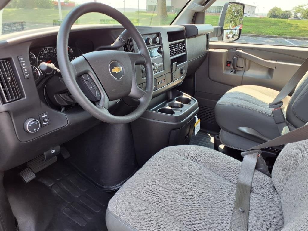 2025 Chevrolet Express Cutaway 3500 1WT