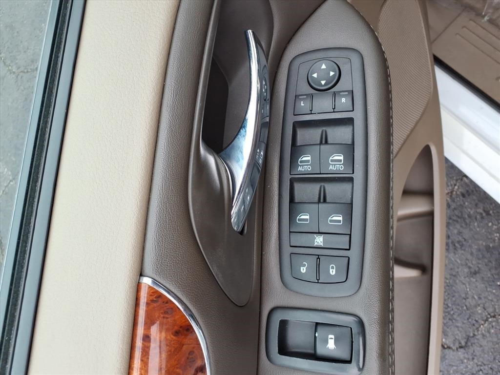 2016 Chrysler Town & Country Touring