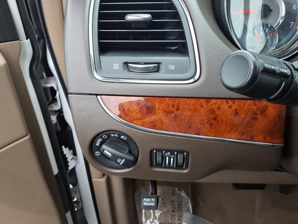 2016 Chrysler Town & Country Touring