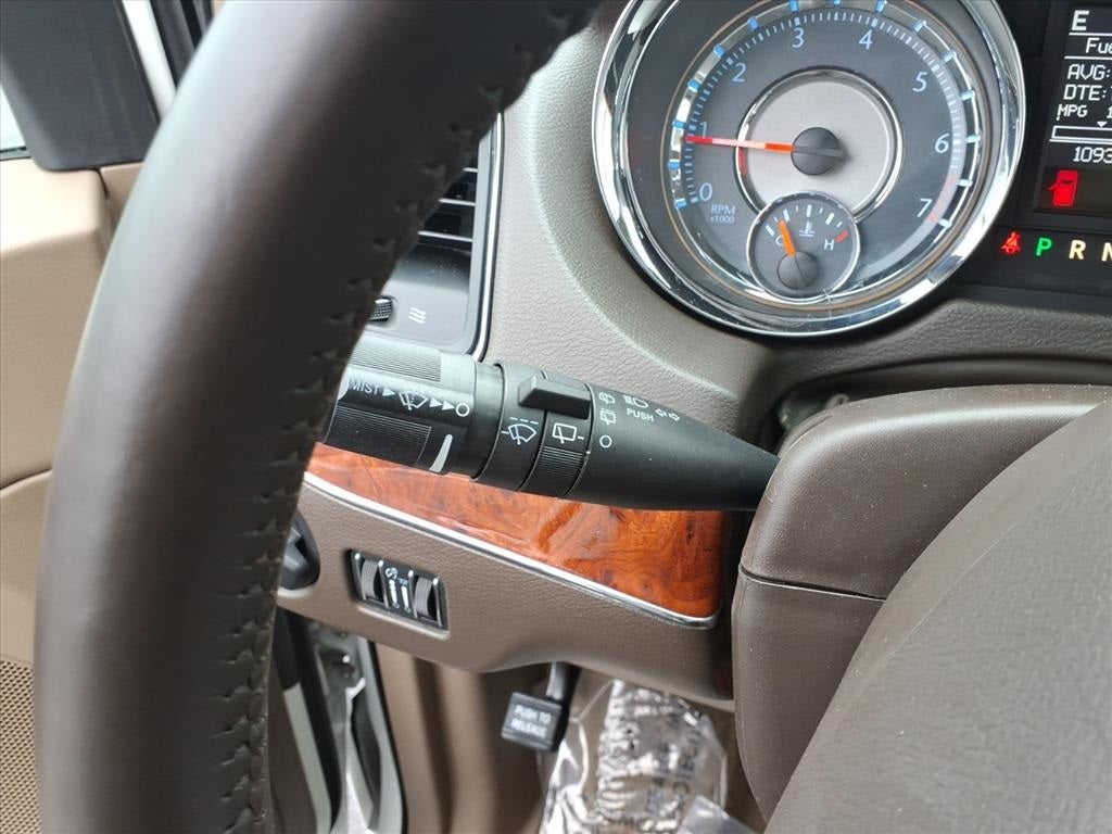 2016 Chrysler Town & Country Touring