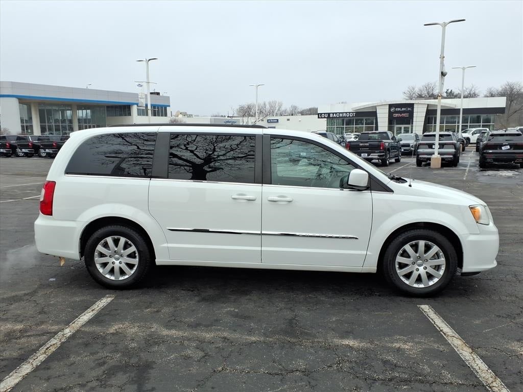 2016 Chrysler Town & Country Touring