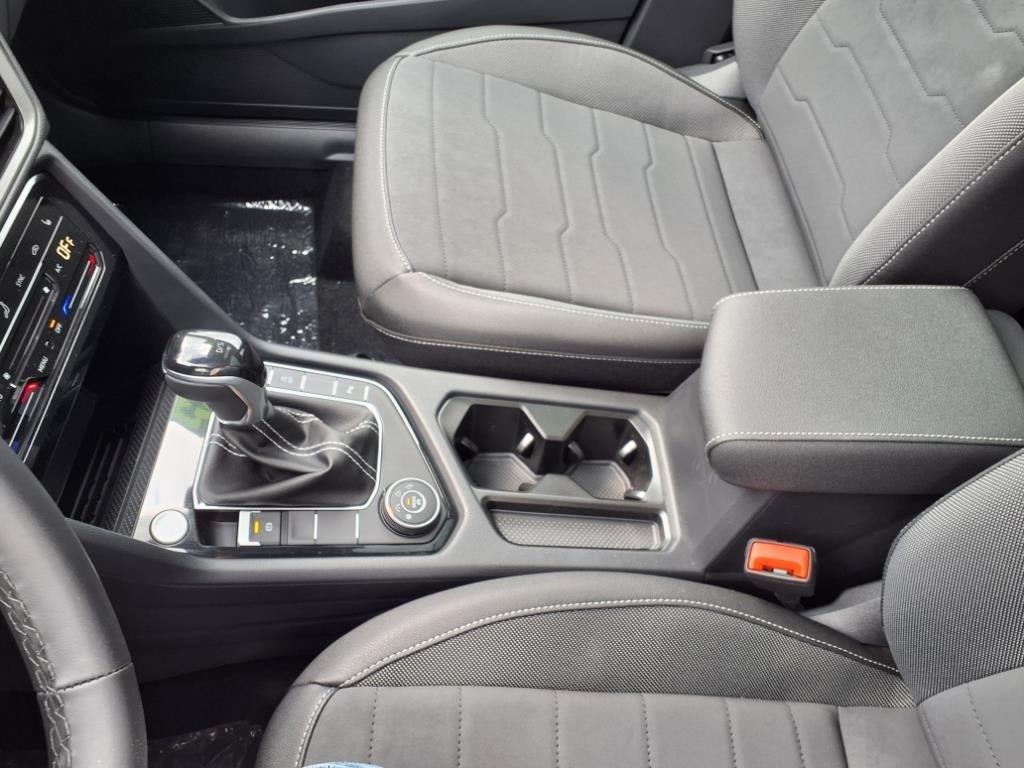 2025 Volkswagen Taos 1.5T SE Black