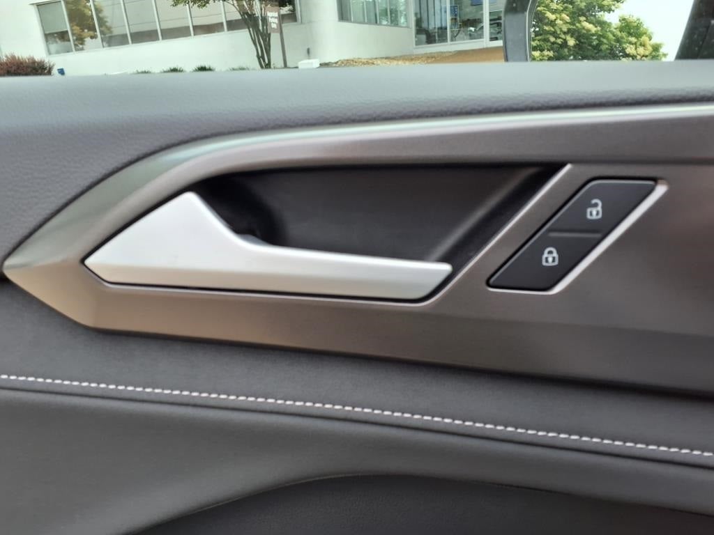 2025 Volkswagen Taos 1.5T SE Black