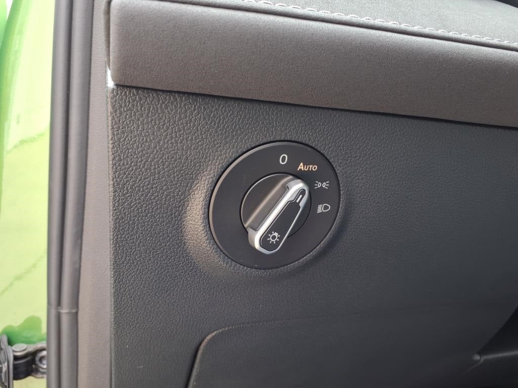 2025 Volkswagen Taos 1.5T SE Black