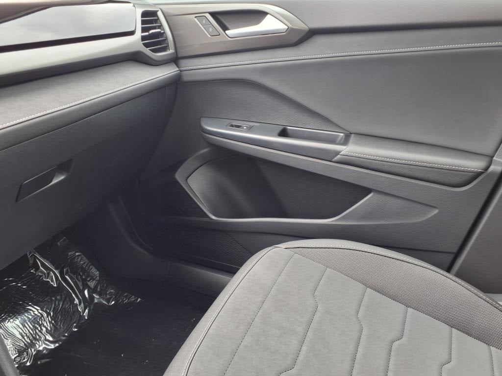 2025 Volkswagen Taos 1.5T SE Black