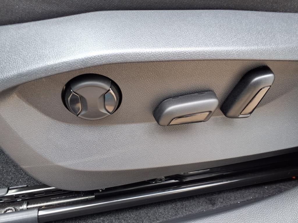 2025 Volkswagen Taos 1.5T SE Black