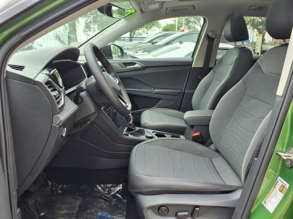 2025 Volkswagen Taos 1.5T SE Black