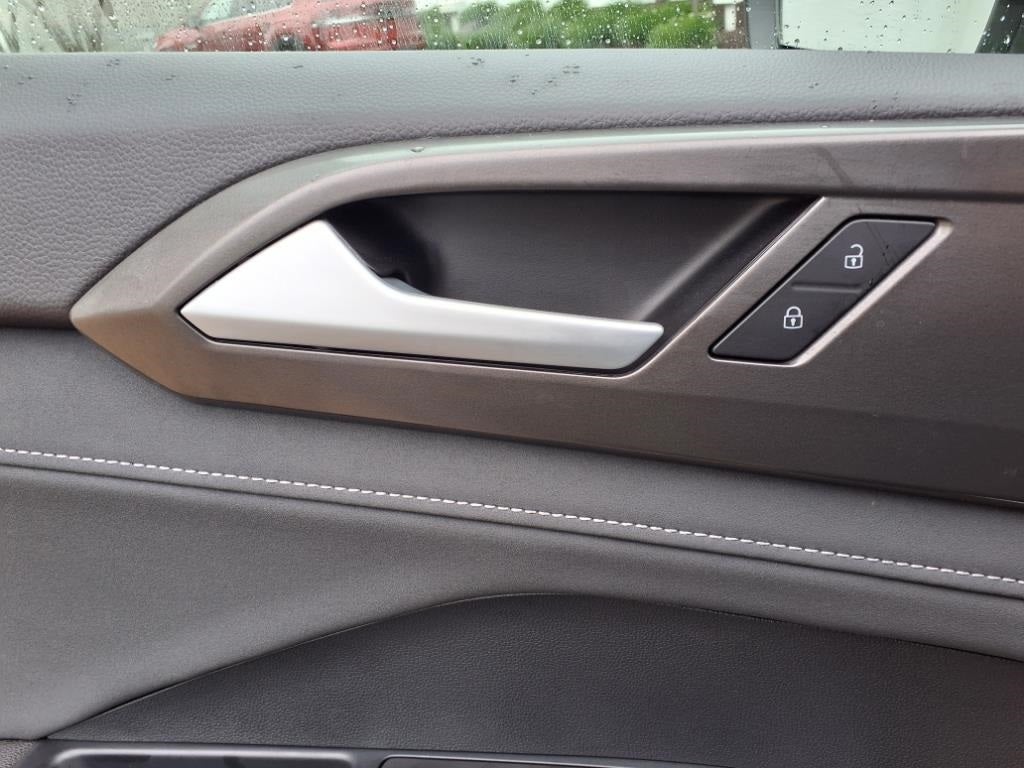 2025 Volkswagen Taos 1.5T SE Black