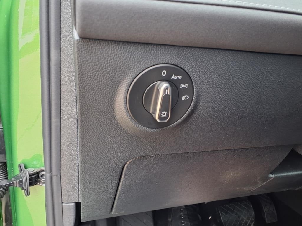 2025 Volkswagen Taos 1.5T SE Black