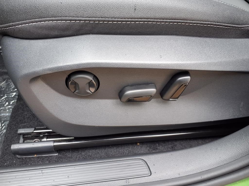 2025 Volkswagen Taos 1.5T SE Black