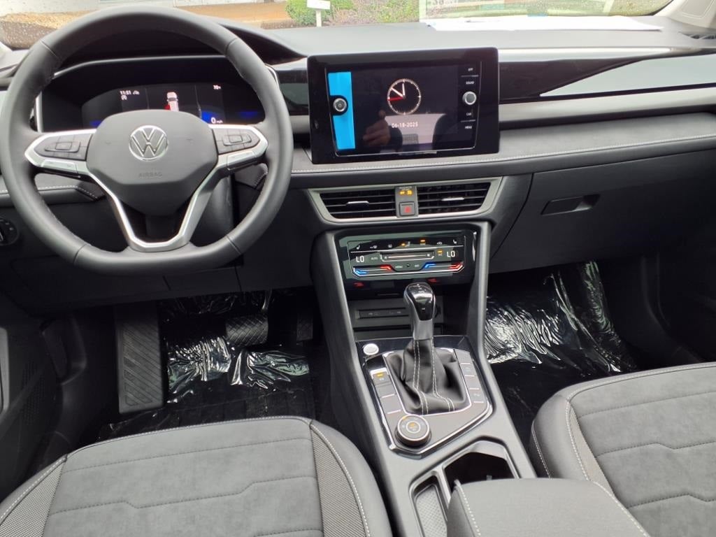 2025 Volkswagen Taos 1.5T SE Black