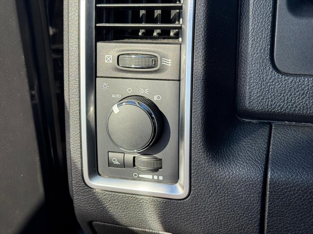 2023 RAM 1500 Classic SLT Crew Cab 4x4 5'7' Box