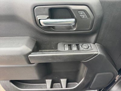 2022 Chevrolet Silverado 1500 4WD Crew Cab Short Bed Custom