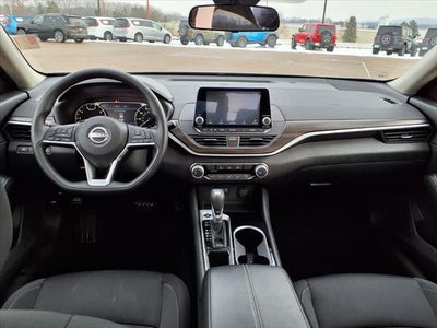 2024 Nissan Altima SV FWD