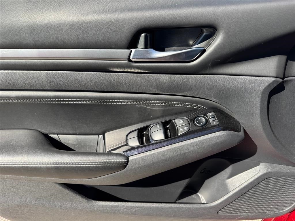 2023 Nissan Altima SL FWD