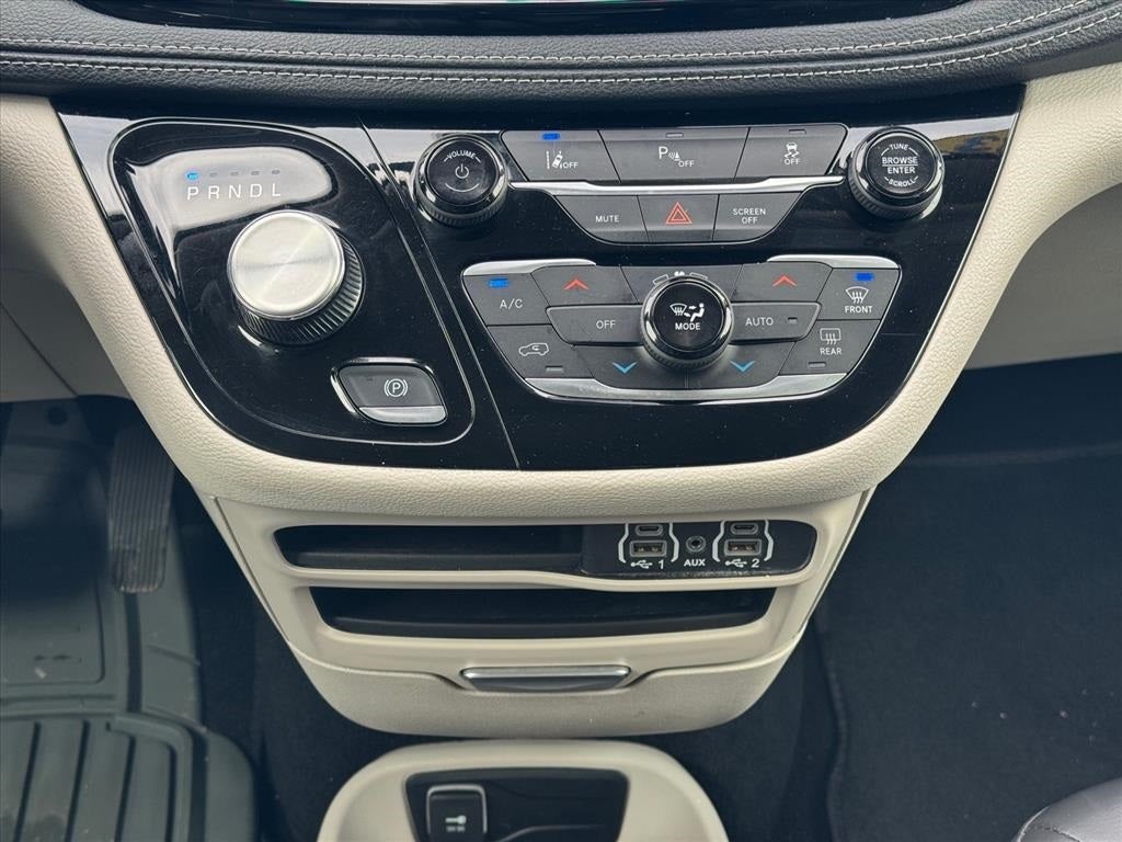 2023 Chrysler Pacifica Hybrid Touring L