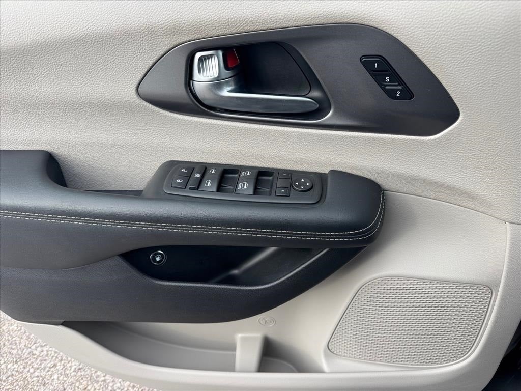 2023 Chrysler Pacifica Hybrid Touring L