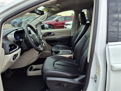 2024 Chrysler Pacifica Hybrid Select