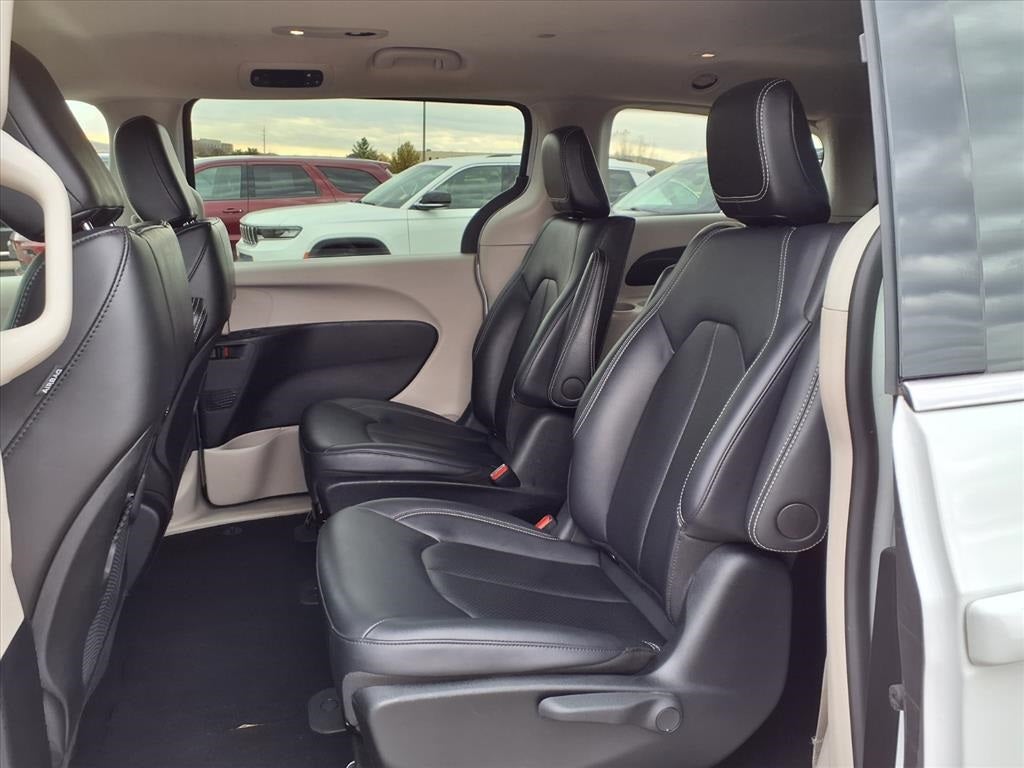 2024 Chrysler Pacifica Hybrid Select