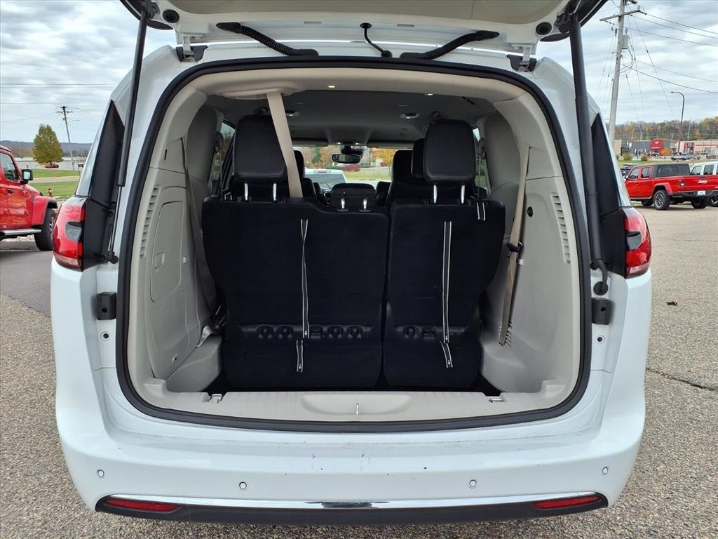 2024 Chrysler Pacifica Hybrid Select