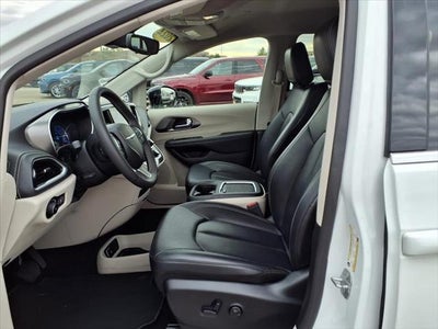 2024 Chrysler Pacifica Hybrid Select