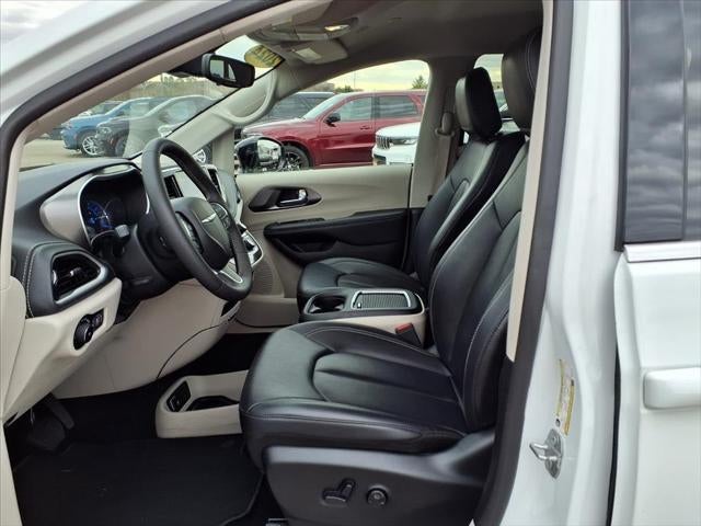 2024 Chrysler Pacifica Hybrid Select