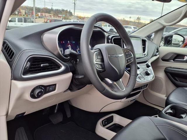 2024 Chrysler Pacifica Hybrid Select