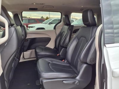 2024 Chrysler Pacifica Hybrid Select