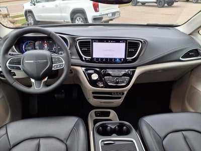 2024 Chrysler Pacifica Hybrid Select