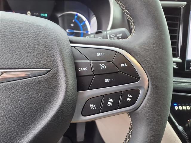 2024 Chrysler Pacifica Hybrid Select