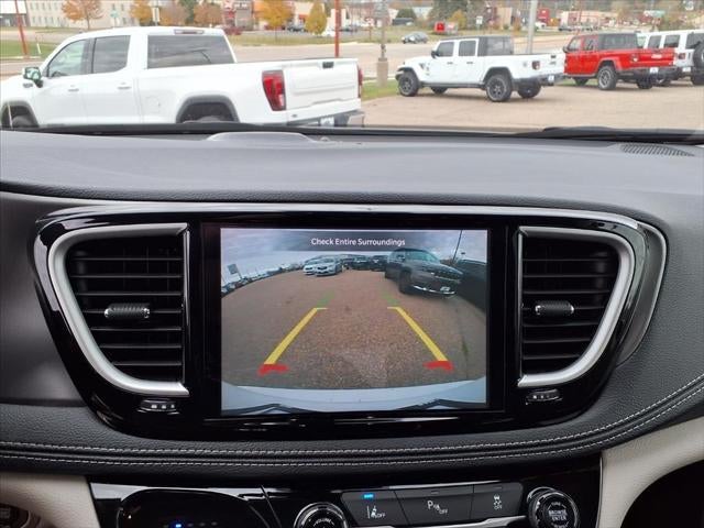 2024 Chrysler Pacifica Hybrid Select