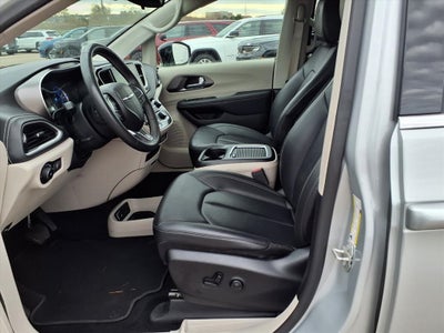 2024 Chrysler Pacifica Hybrid Select