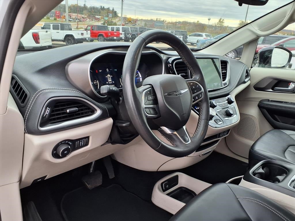 2024 Chrysler Pacifica Hybrid Select