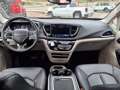 2024 Chrysler Pacifica Hybrid Select