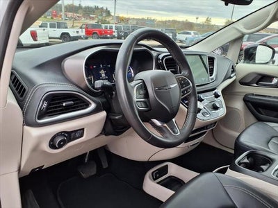 2024 Chrysler Pacifica Hybrid Select