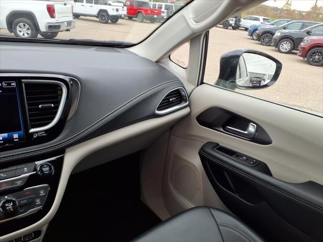 2024 Chrysler Pacifica Hybrid Select