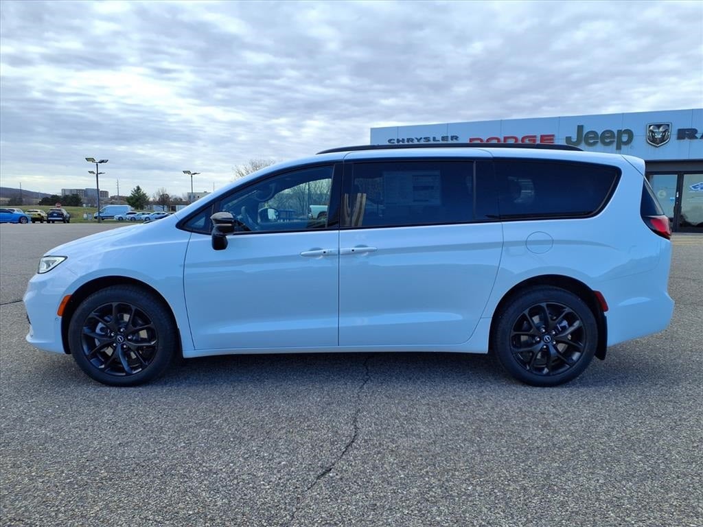 2026 Chrysler Pacifica PACIFICA SELECT AWD