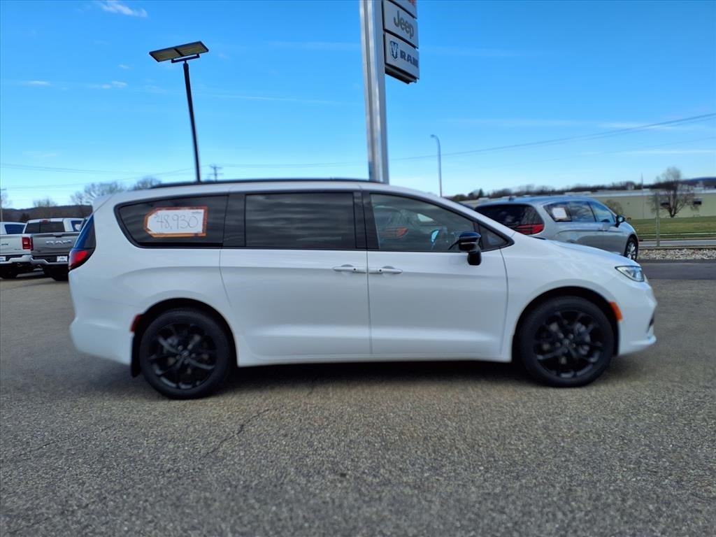 2026 Chrysler Pacifica PACIFICA SELECT AWD