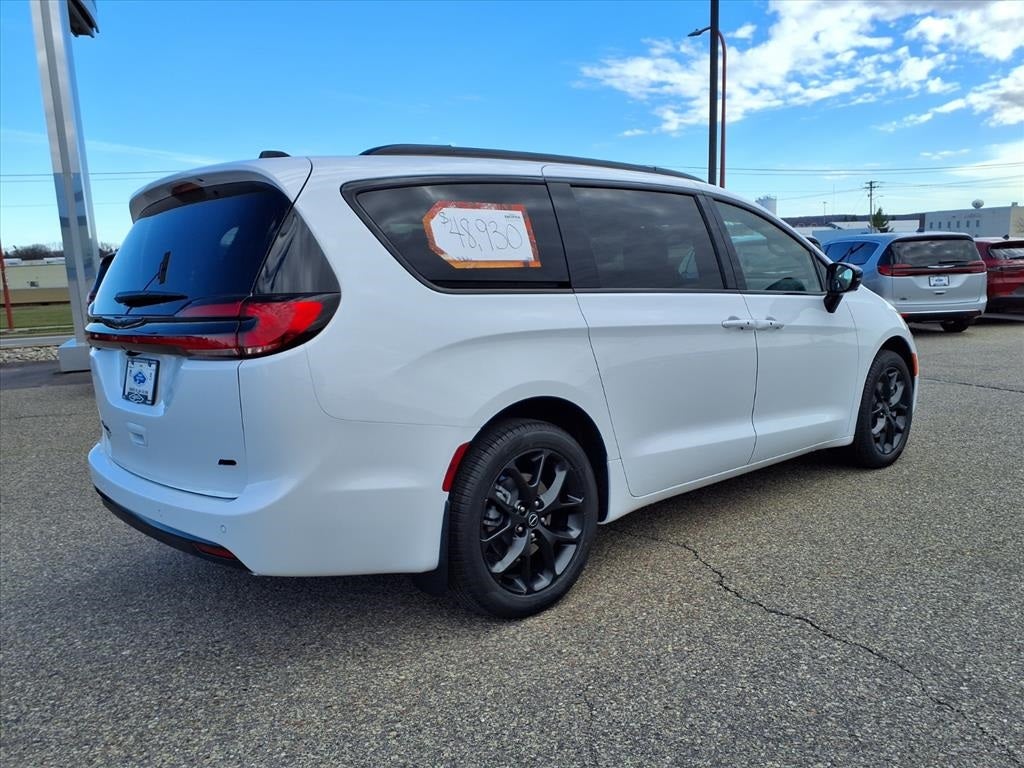 2026 Chrysler Pacifica PACIFICA SELECT AWD